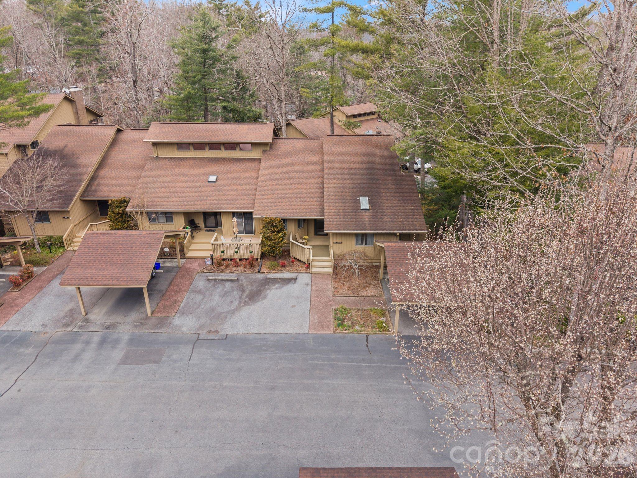 301 N Scarlet Oak Lane Hendersonville NC 28791