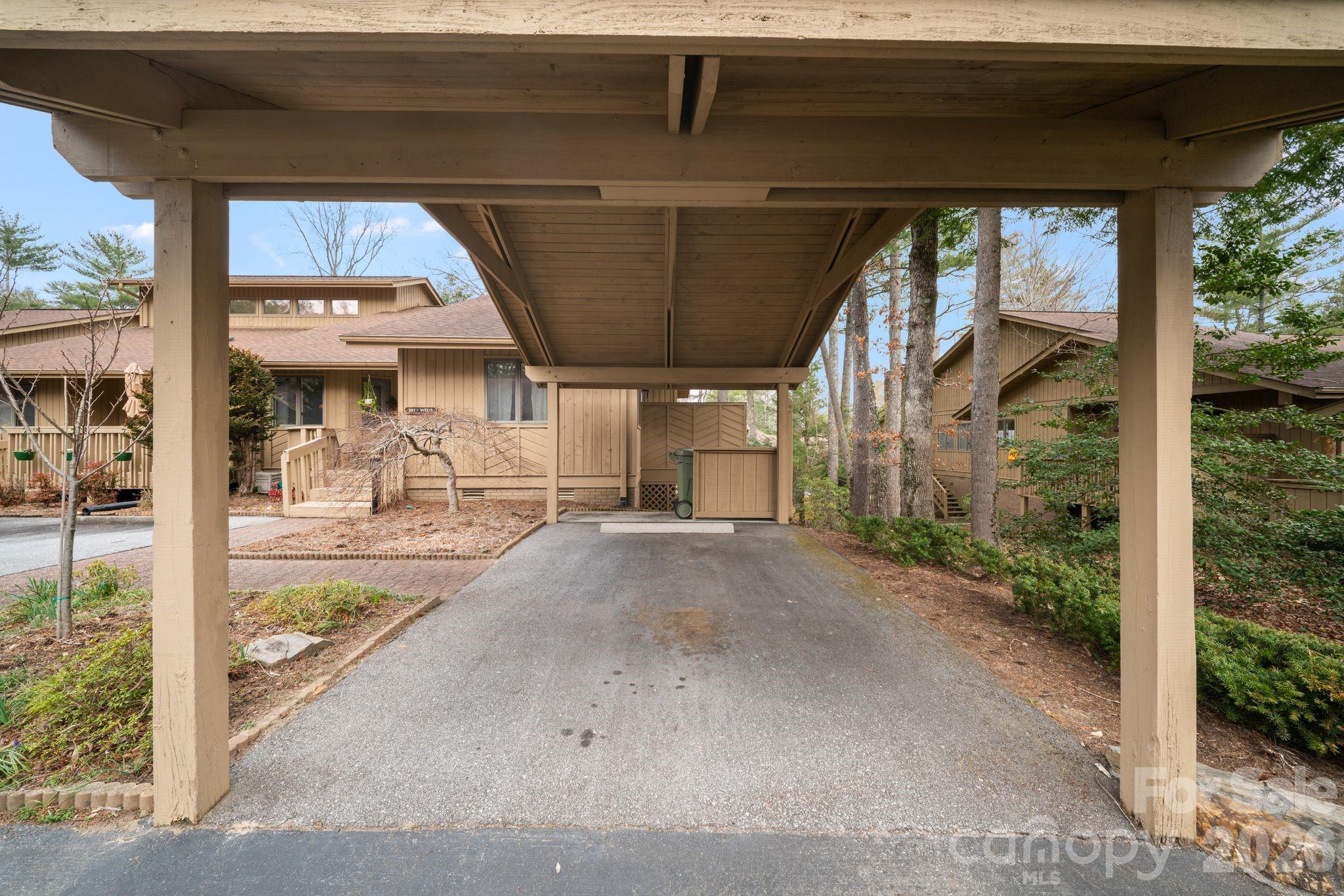 301 N Scarlet Oak Lane Hendersonville NC 28791