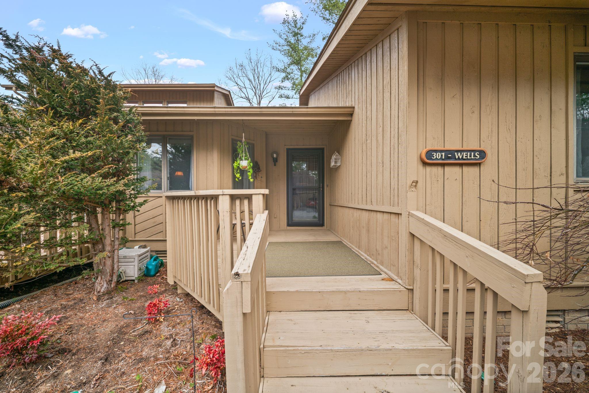 301 N Scarlet Oak Lane Hendersonville NC 28791