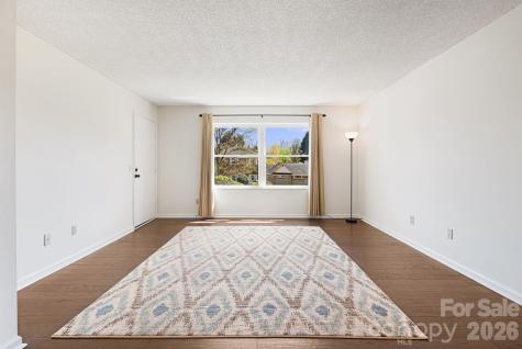 28 Capri Lane Hendersonville NC 28792