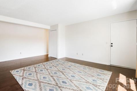 28 Capri Lane Hendersonville NC 28792