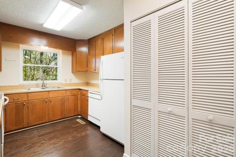 28 Capri Lane Hendersonville NC 28792