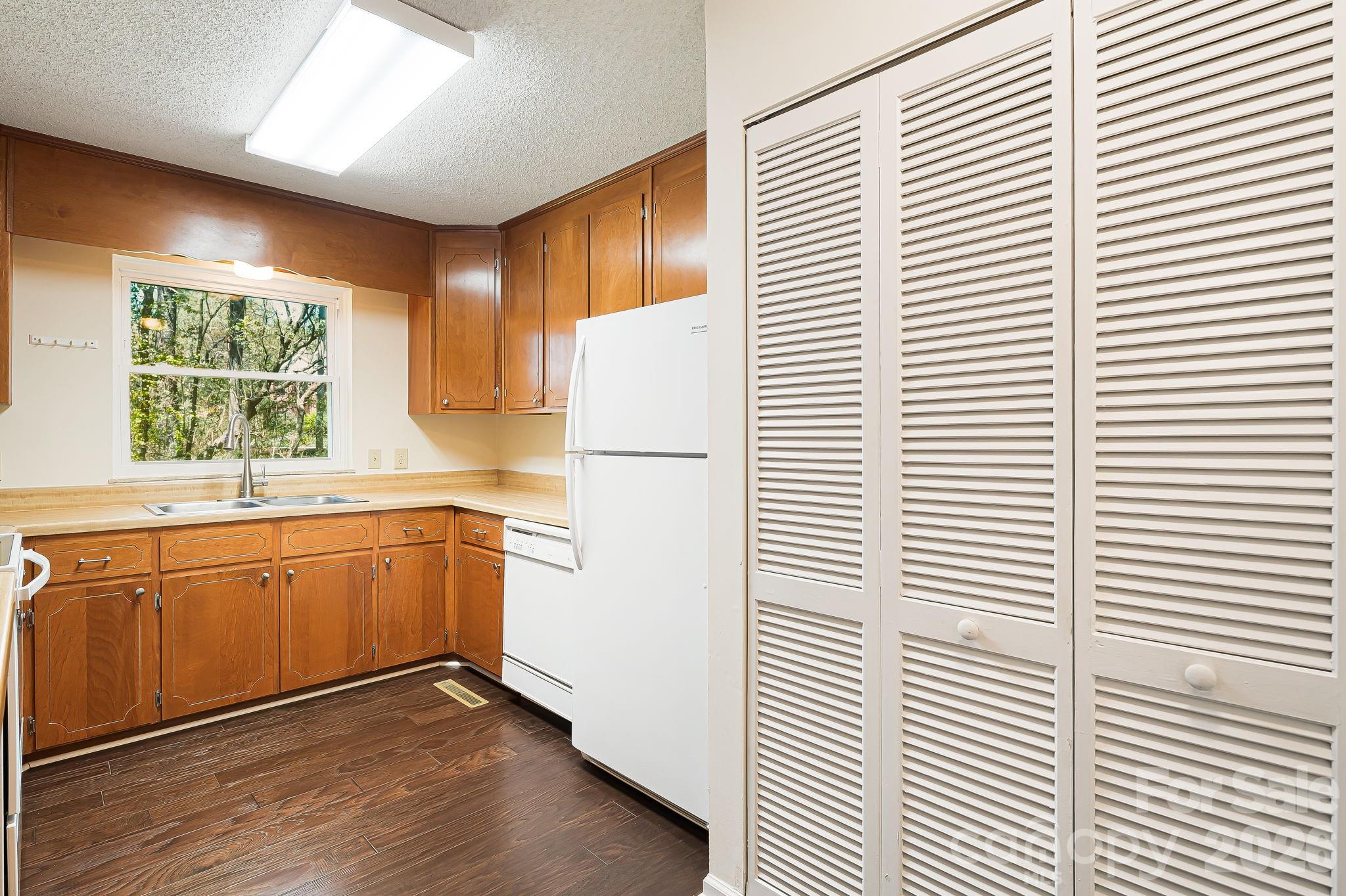 28 Capri Lane Hendersonville NC 28792