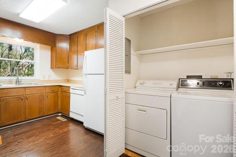 28 Capri Lane Hendersonville NC 28792