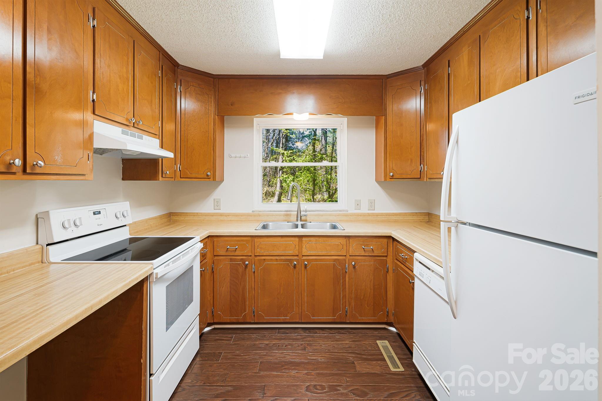 28 Capri Lane Hendersonville NC 28792