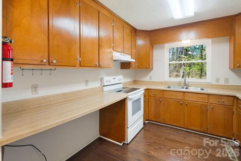 28 Capri Lane Hendersonville NC 28792