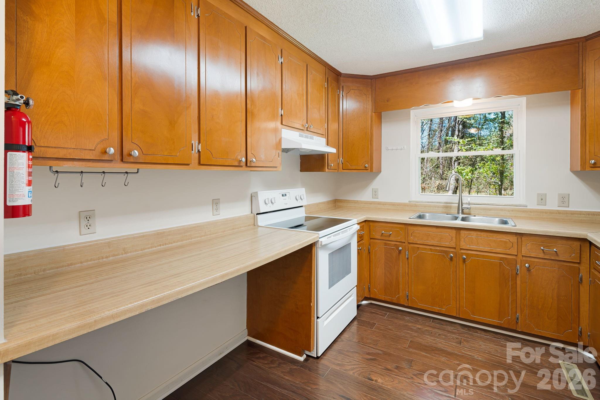 28 Capri Lane Hendersonville NC 28792