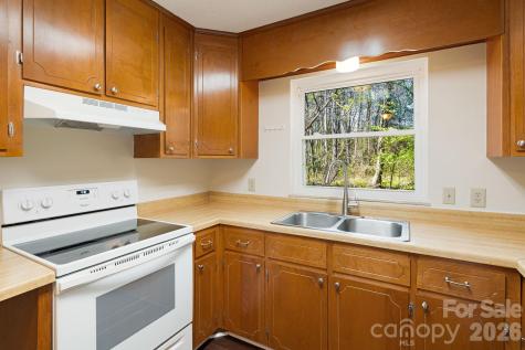28 Capri Lane Hendersonville NC 28792