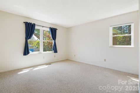 28 Capri Lane Hendersonville NC 28792