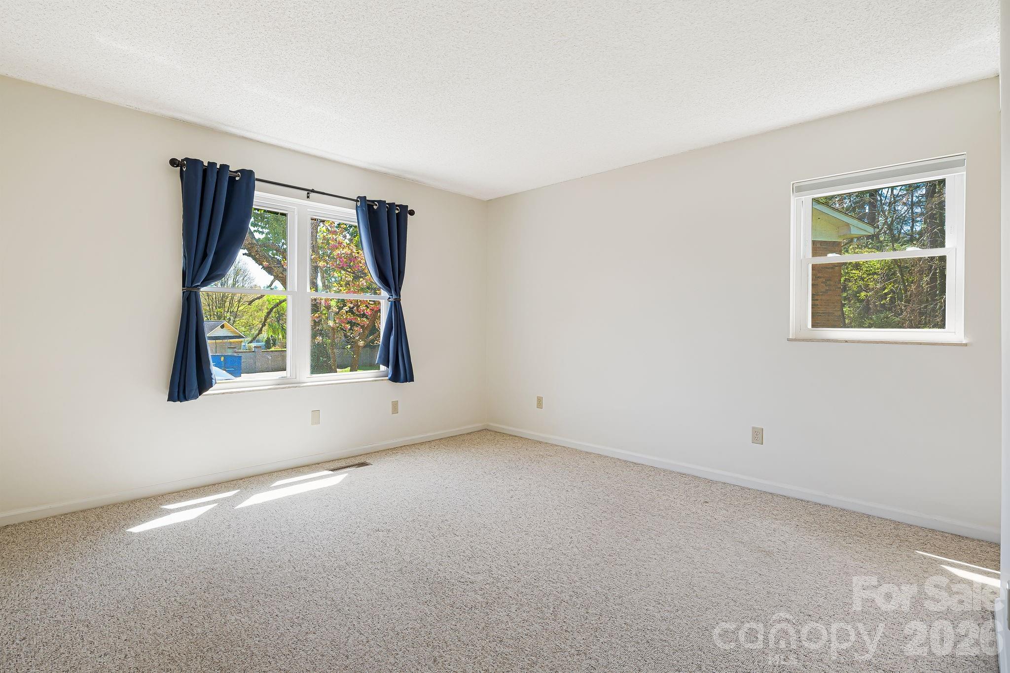 28 Capri Lane Hendersonville NC 28792