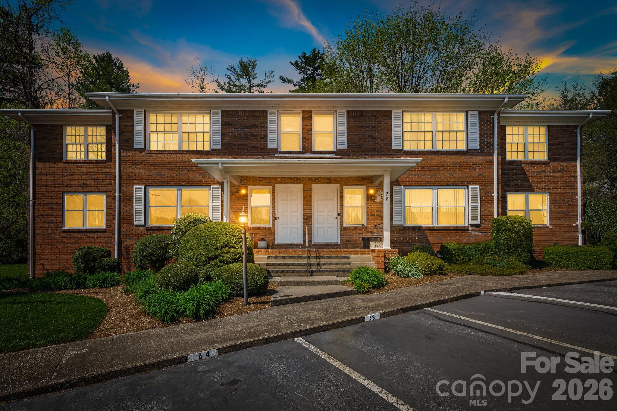 28 Capri Lane Hendersonville NC 28792
