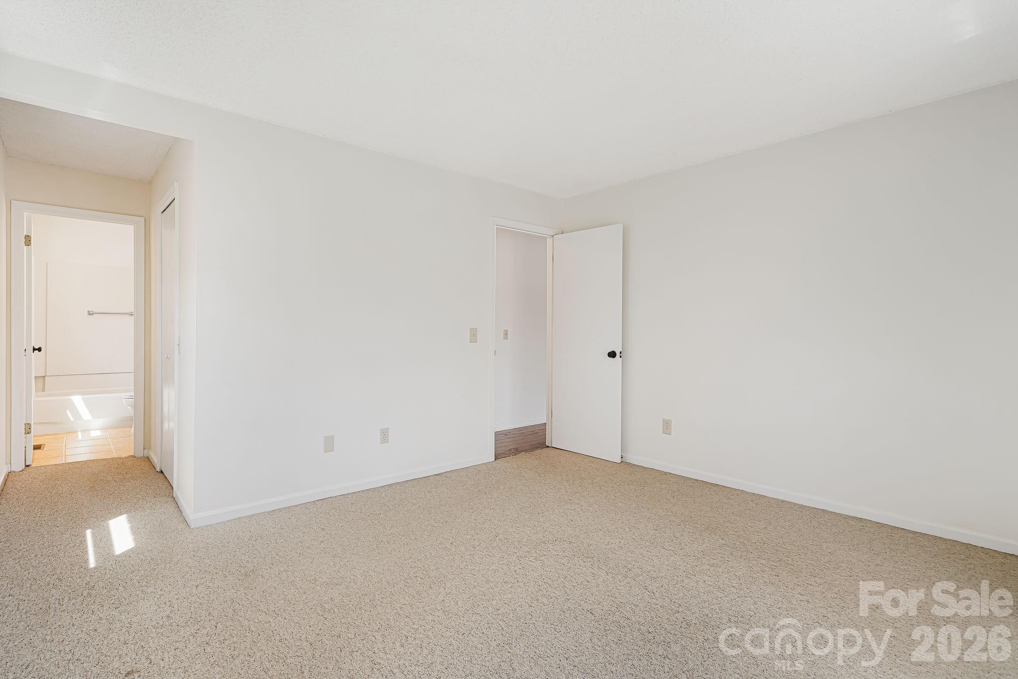 28 Capri Lane Hendersonville NC 28792