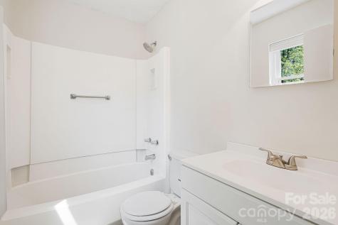 28 Capri Lane Hendersonville NC 28792