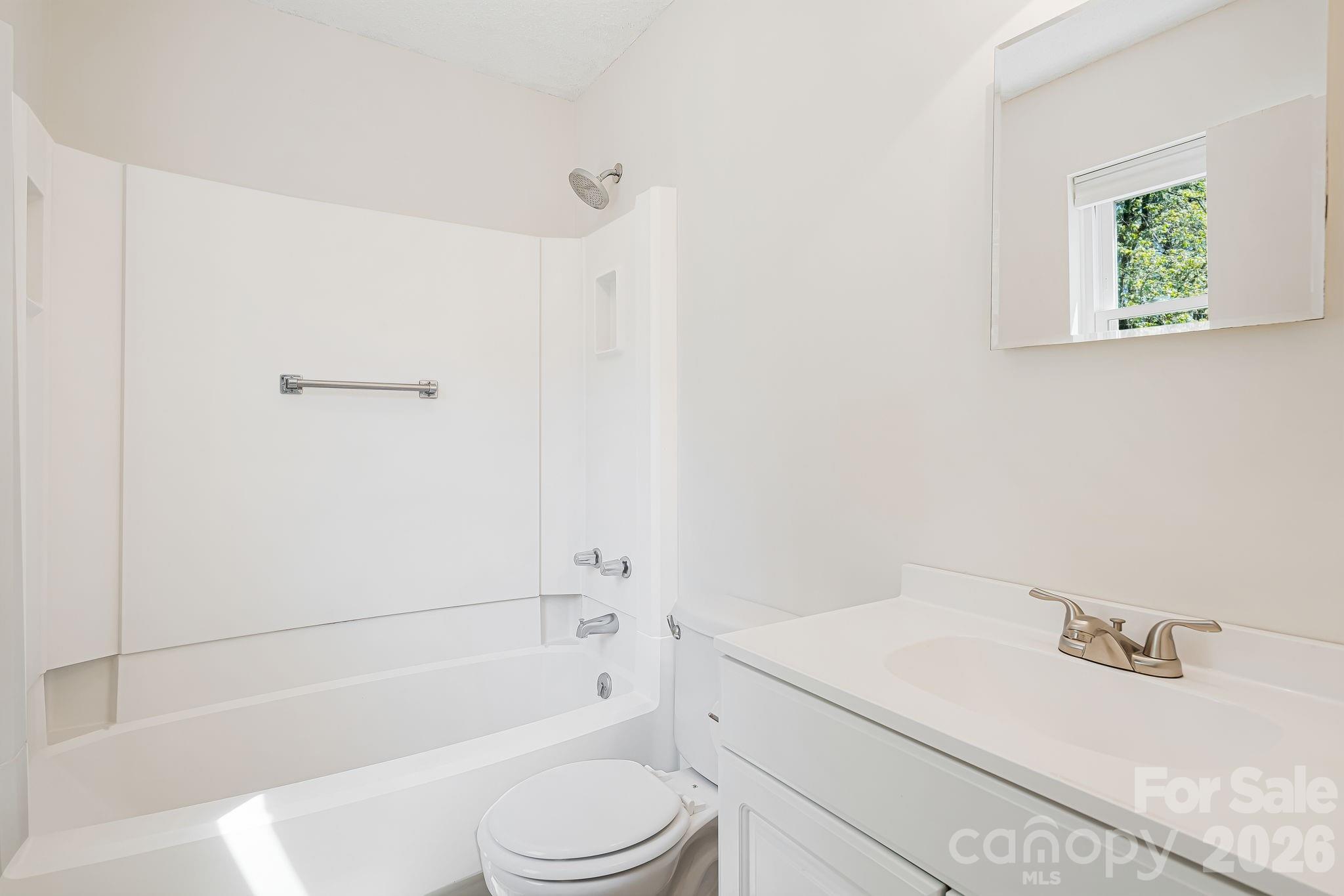 28 Capri Lane Hendersonville NC 28792