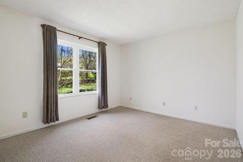 28 Capri Lane Hendersonville NC 28792