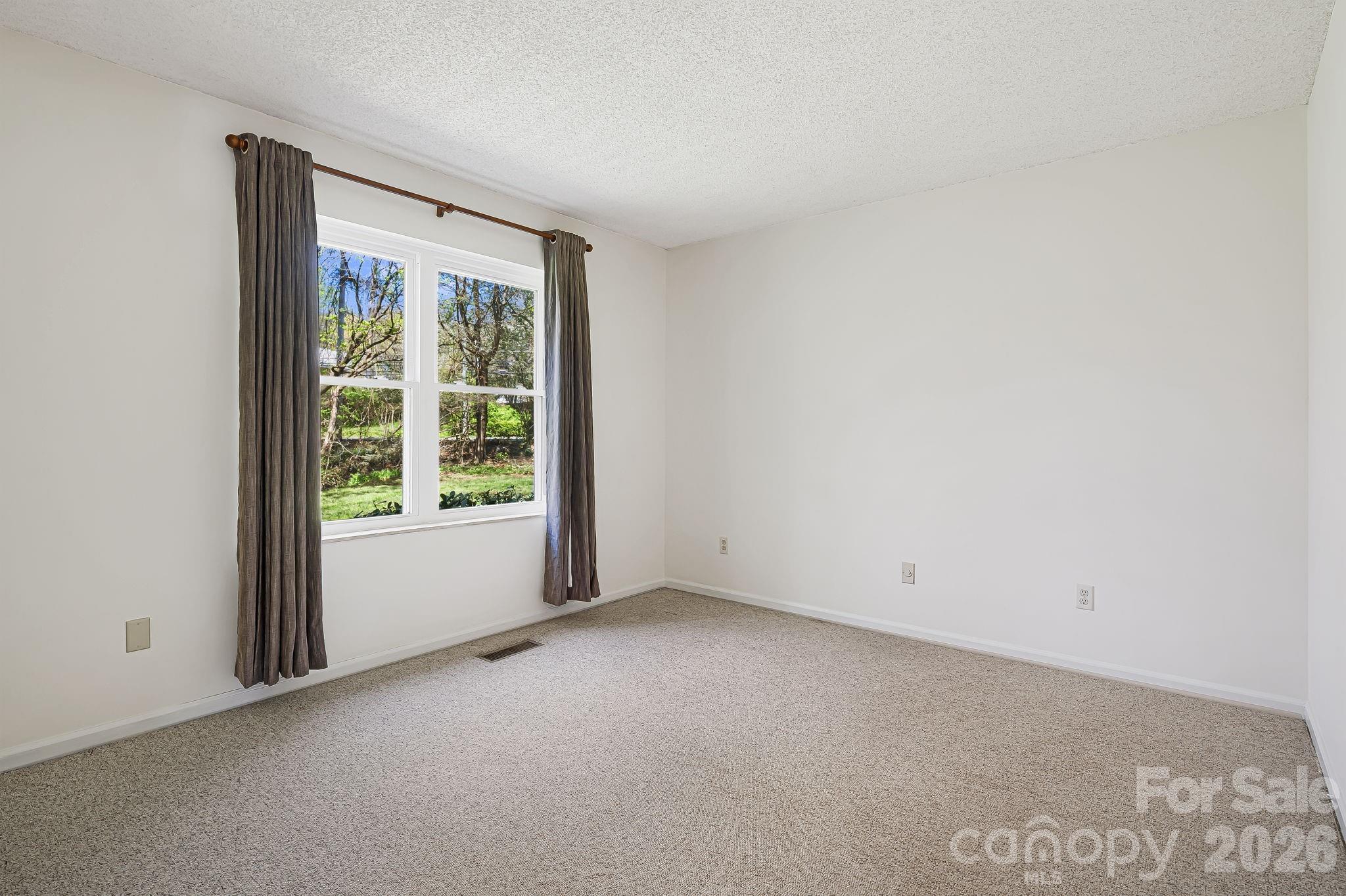 28 Capri Lane Hendersonville NC 28792