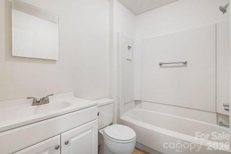 28 Capri Lane Hendersonville NC 28792