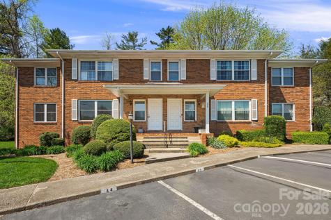 28 Capri Lane Hendersonville NC 28792
