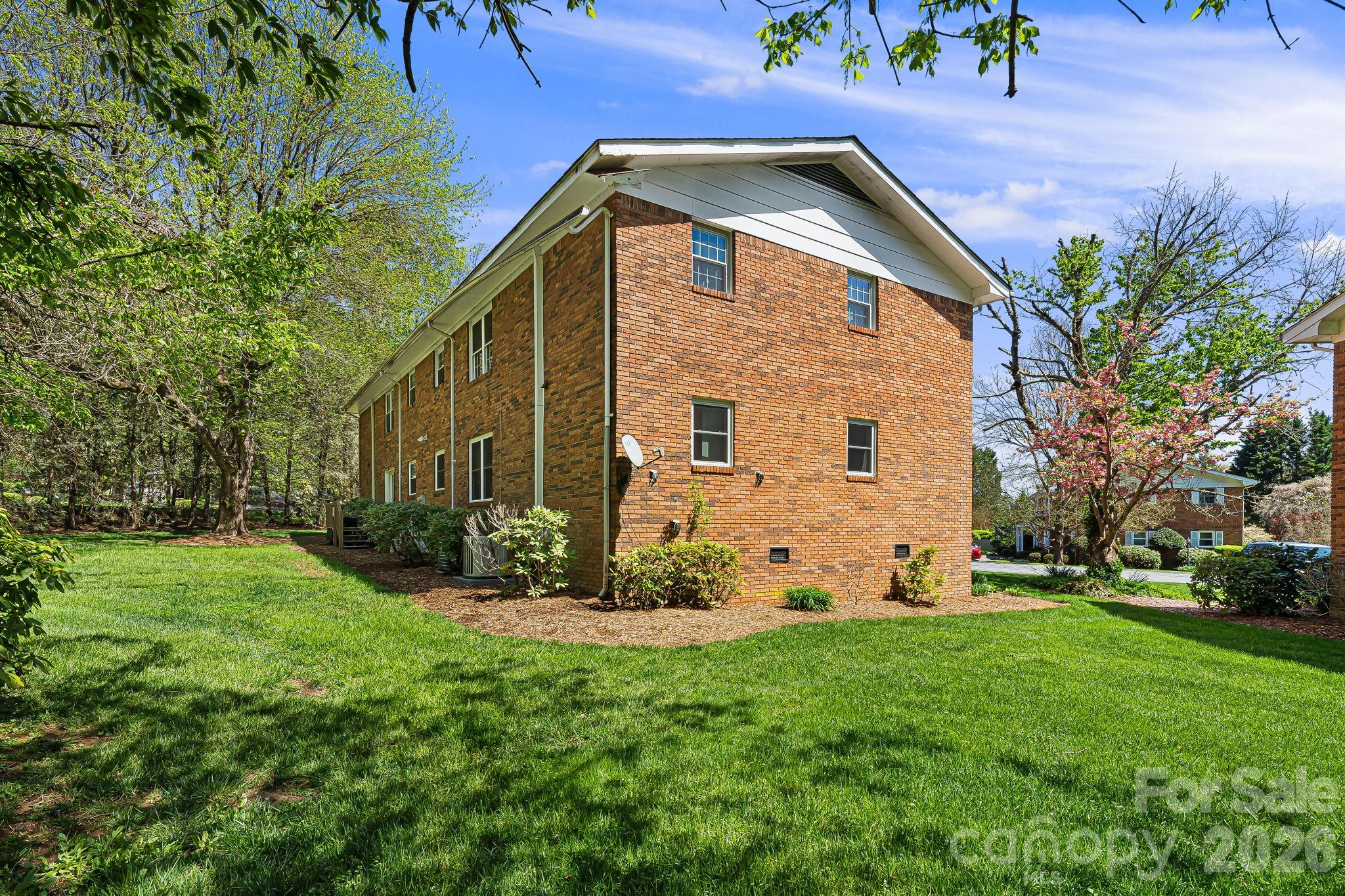 28 Capri Lane Hendersonville NC 28792