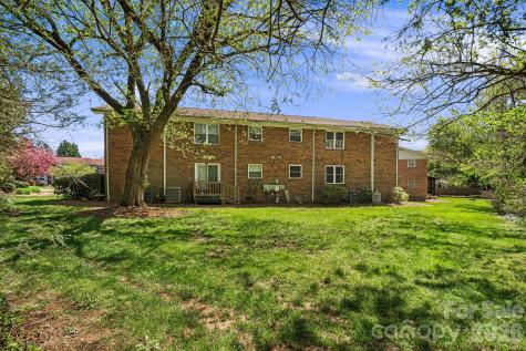 28 Capri Lane Hendersonville NC 28792