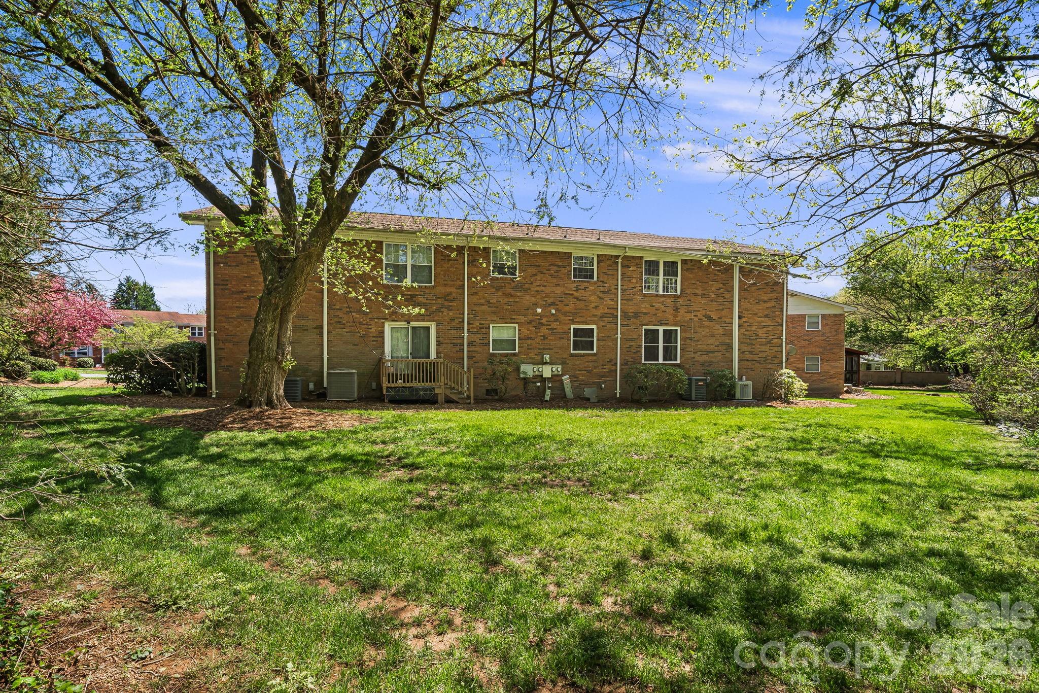 28 Capri Lane Hendersonville NC 28792