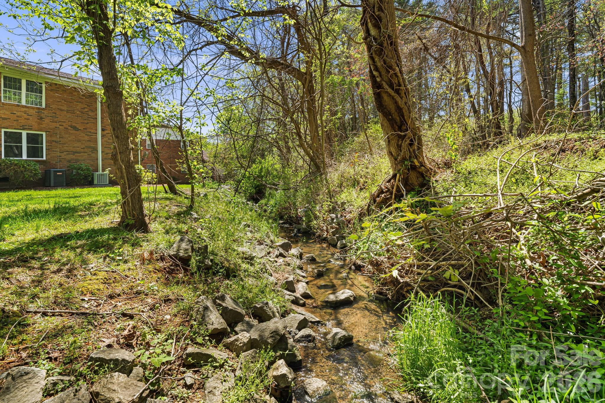 28 Capri Lane Hendersonville NC 28792