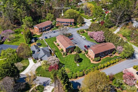 28 Capri Lane Hendersonville NC 28792