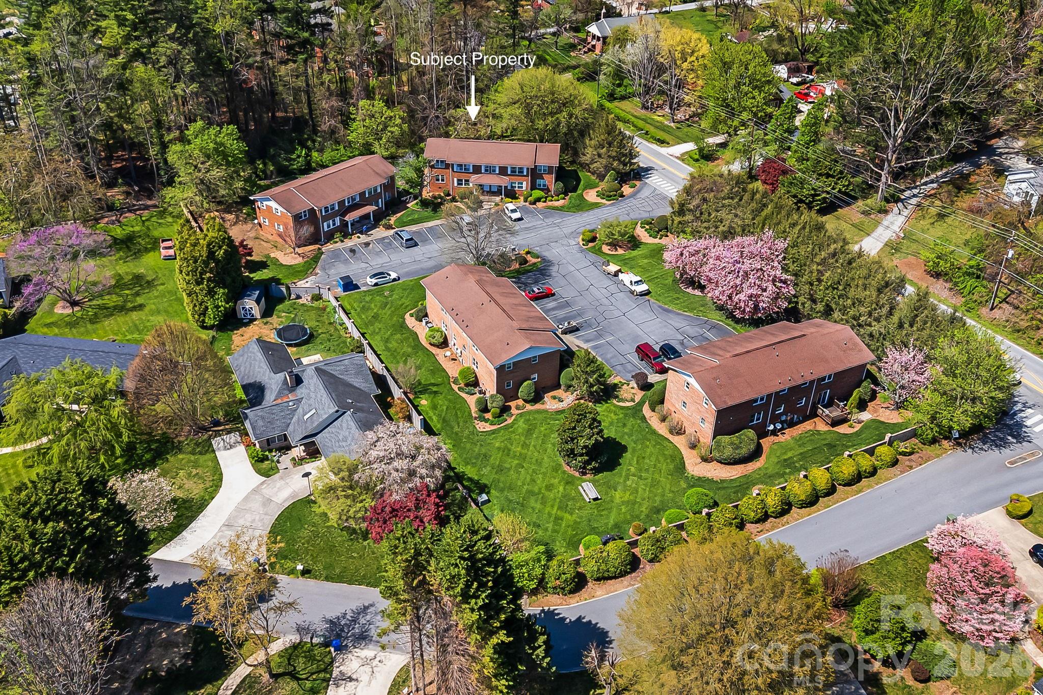 28 Capri Lane Hendersonville NC 28792