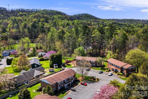 28 Capri Lane Hendersonville NC 28792