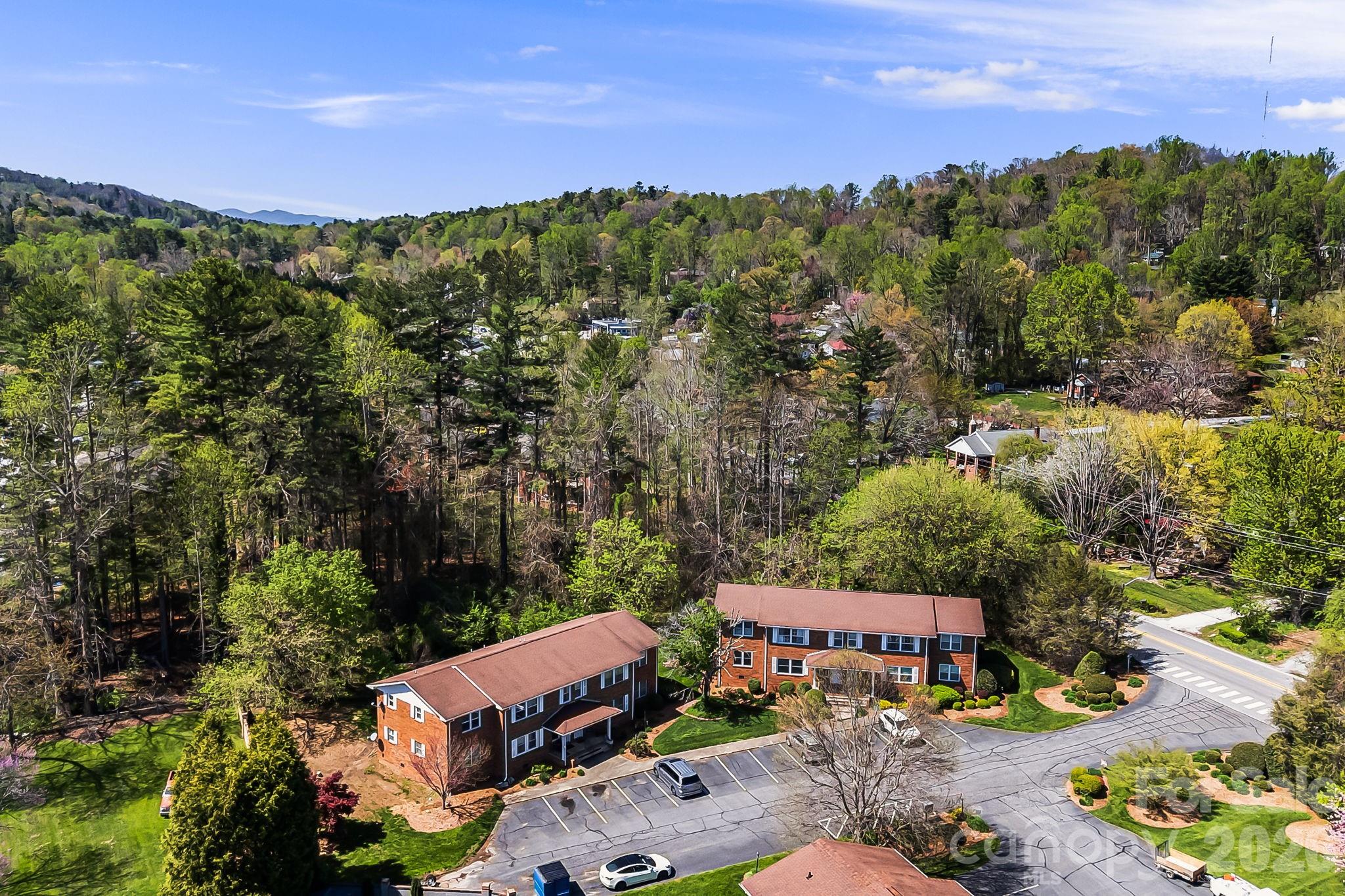 28 Capri Lane Hendersonville NC 28792