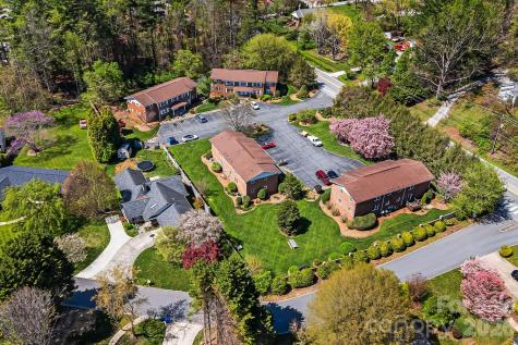 28 Capri Lane Hendersonville NC 28792