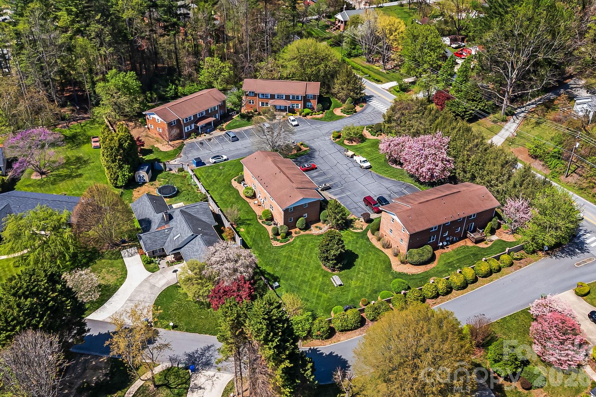 28 Capri Lane Hendersonville NC 28792