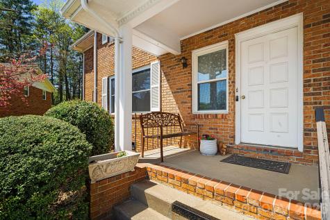 28 Capri Lane Hendersonville NC 28792