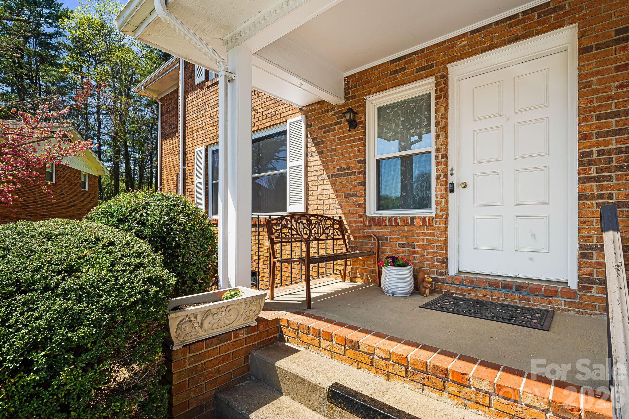 28 Capri Lane Hendersonville NC 28792