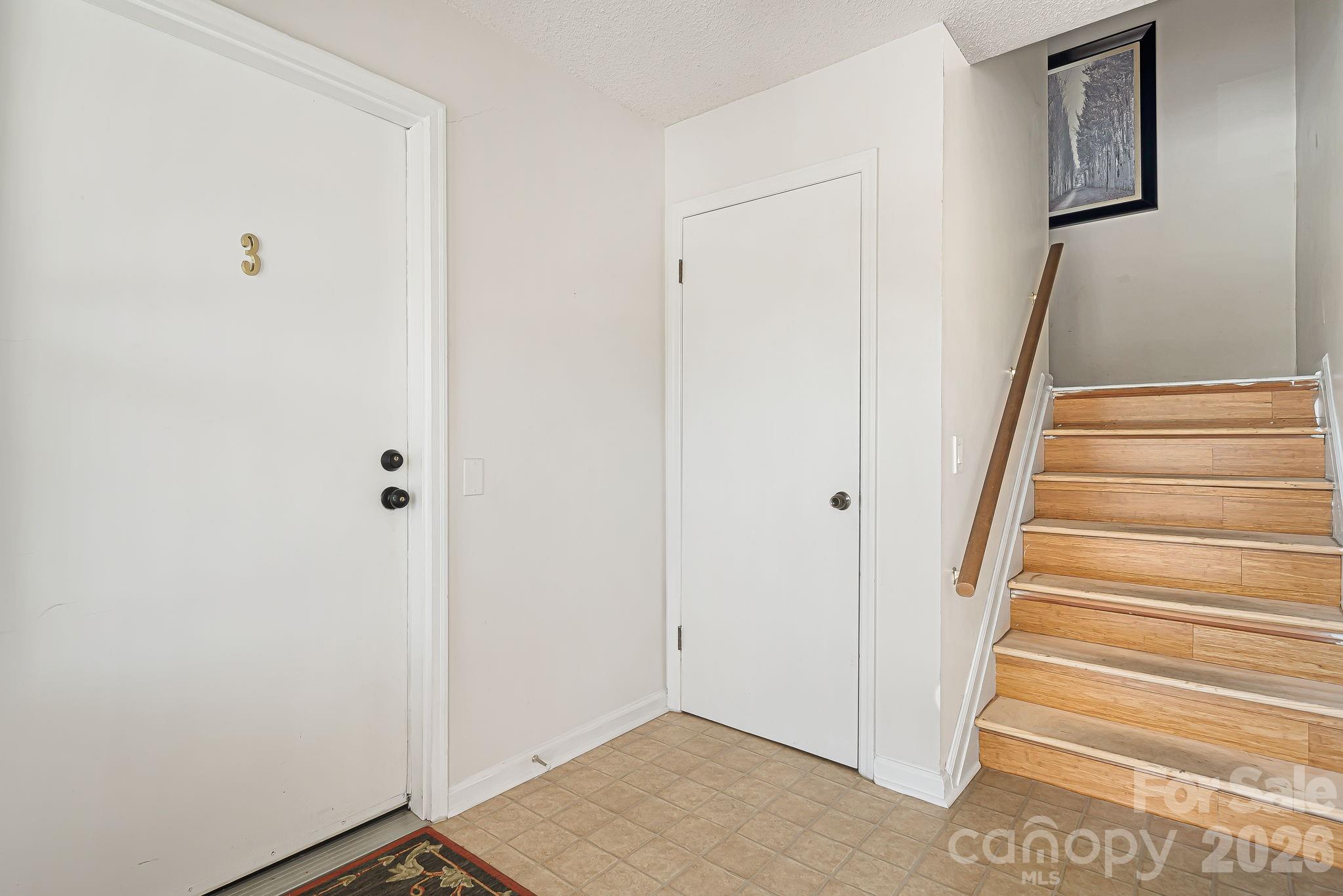 28 Capri Lane Hendersonville NC 28792