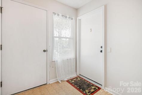 28 Capri Lane Hendersonville NC 28792