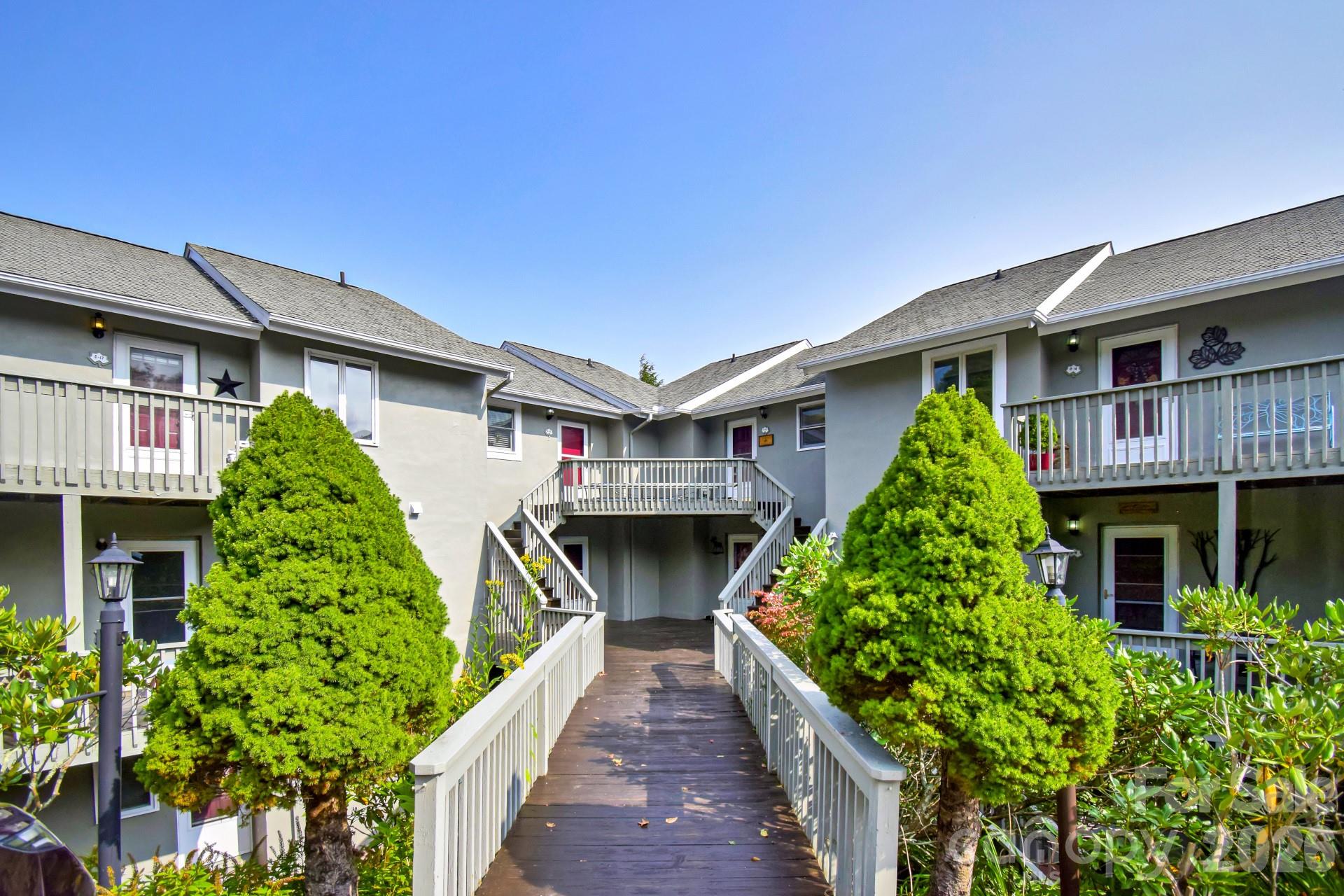 367 Skyleaf Drive Sugar Mountain NC 28604