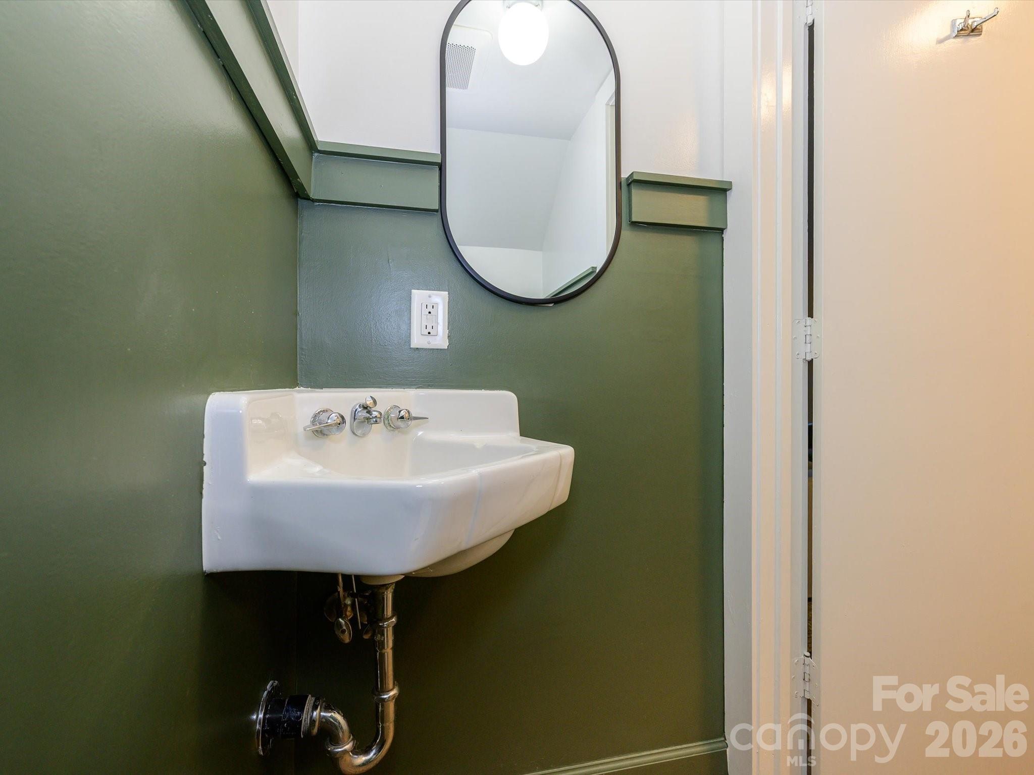 3738 Winding Creek Lane Charlotte NC 28226