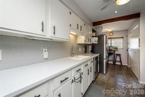 8 Lakemoor Lane Hendersonville NC 28739