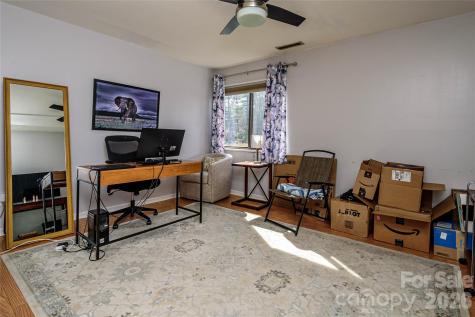 8 Lakemoor Lane Hendersonville NC 28739