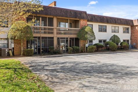 427 6th Avenue W Hendersonville NC 28739