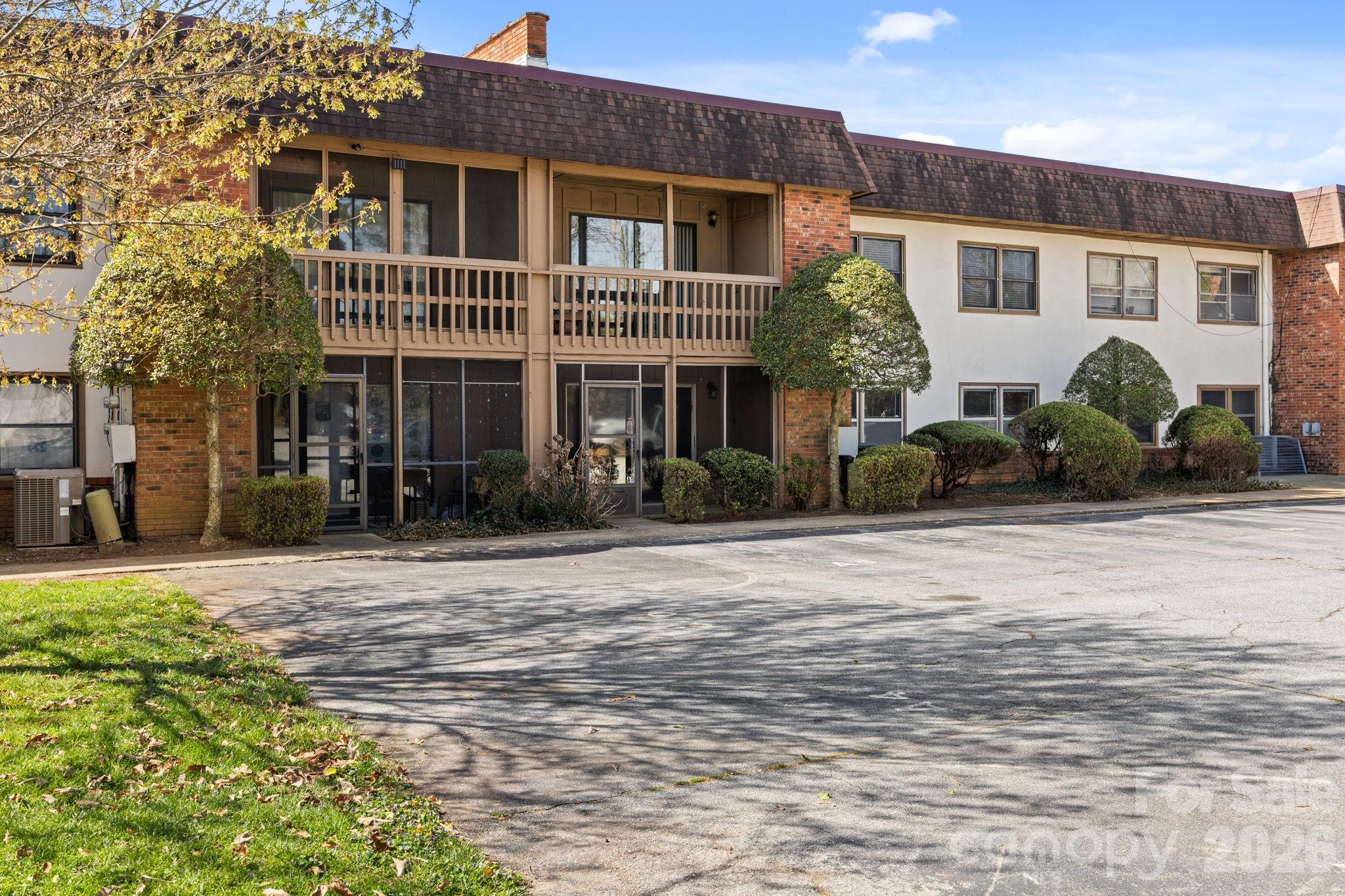 427 6th Avenue W Hendersonville NC 28739