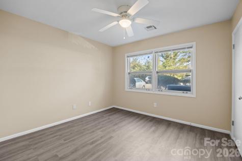 427 6th Avenue W Hendersonville NC 28739