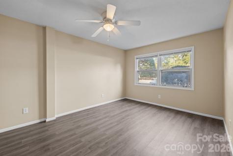 427 6th Avenue W Hendersonville NC 28739