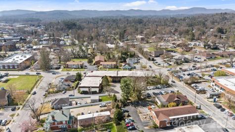 427 6th Avenue W Hendersonville NC 28739