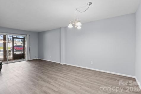 427 6th Avenue W Hendersonville NC 28739