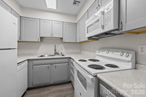 427 6th Avenue W Hendersonville NC 28739