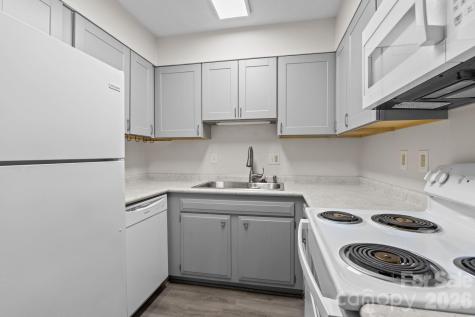 427 6th Avenue W Hendersonville NC 28739