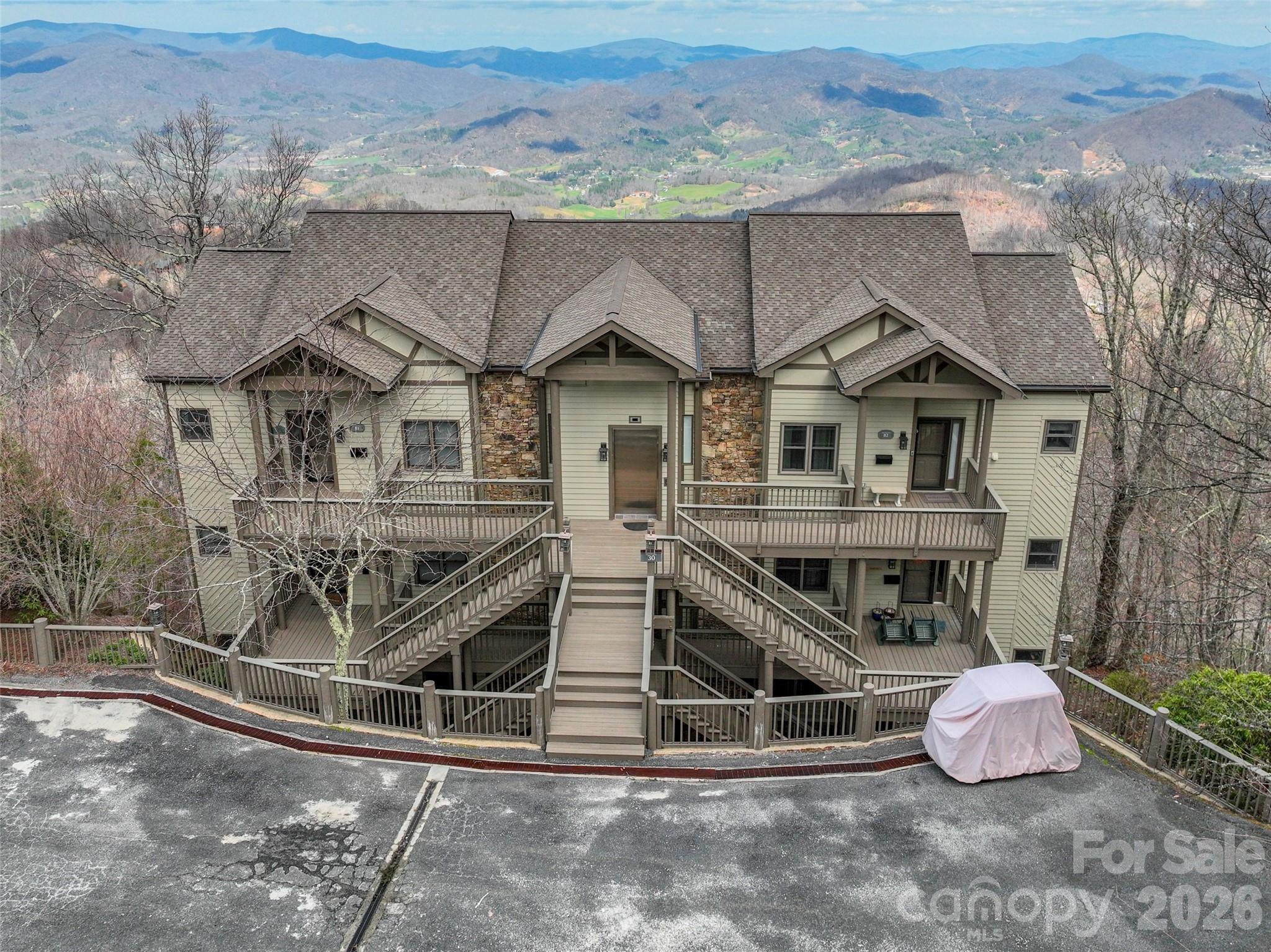 30 Club Villa Court Burnsville NC 28714