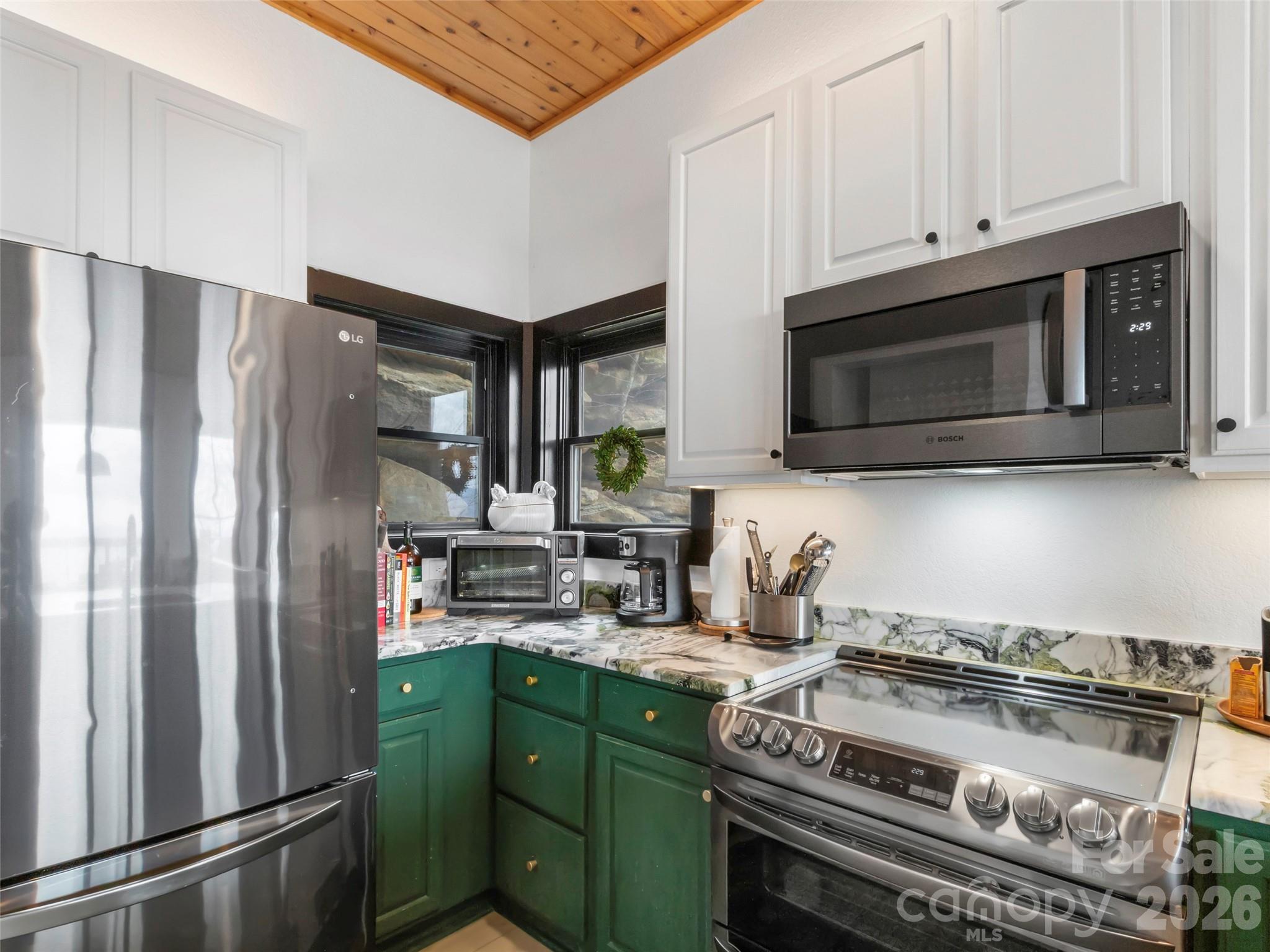 30 Club Villa Court Burnsville NC 28714